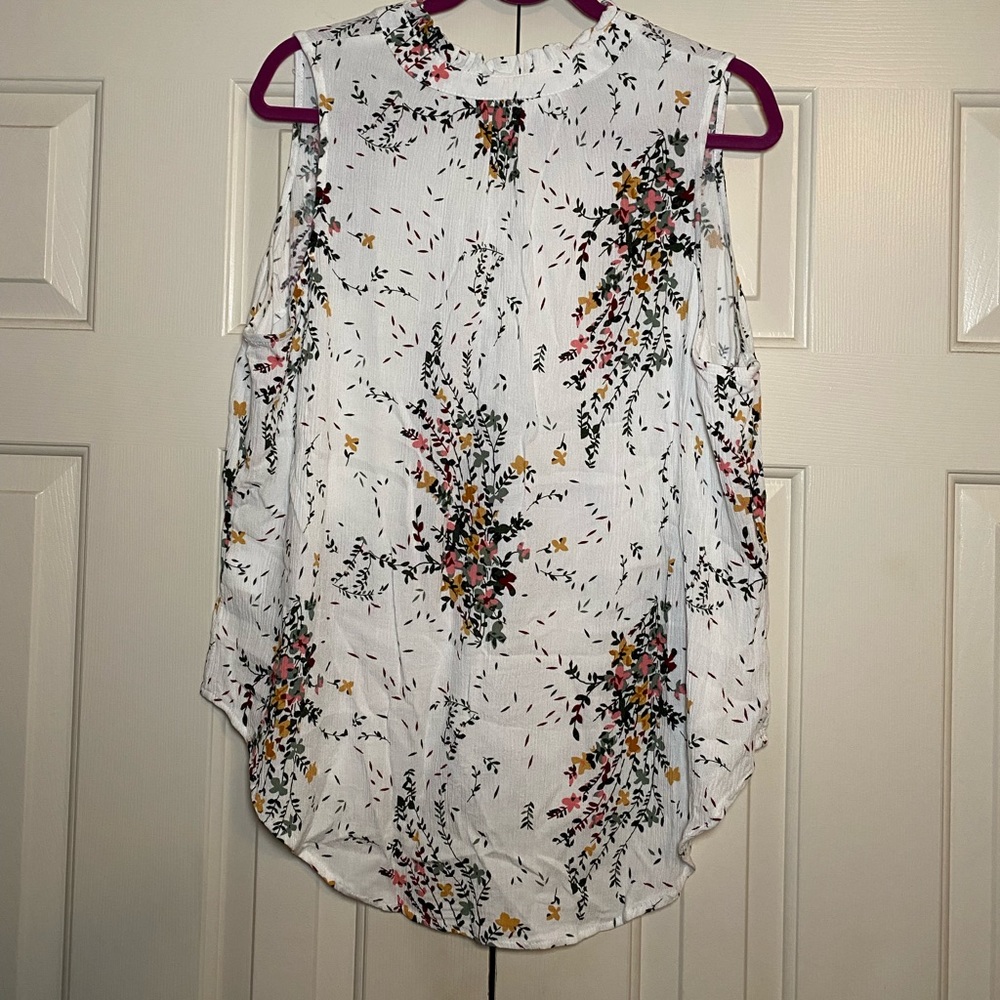 Market & Spruce sleeveless floral tank top